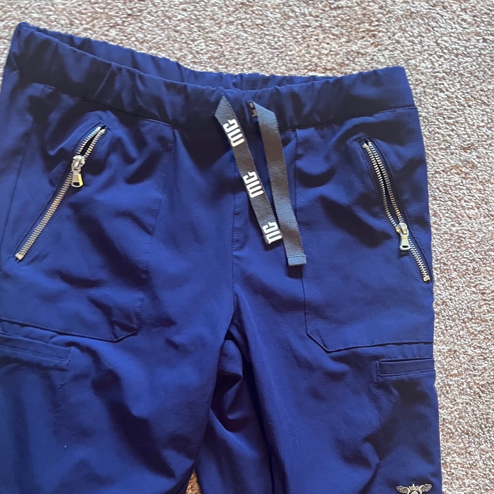 Navy scrubs MedCouture